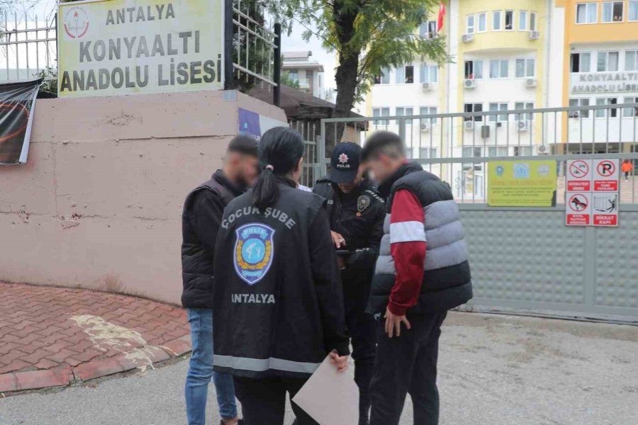 Antalya’da Polislerden Okul Çevresinde Sıkı Denetim