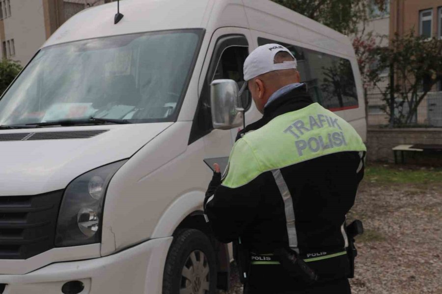 Antalya’da Polislerden Okul Çevresinde Sıkı Denetim