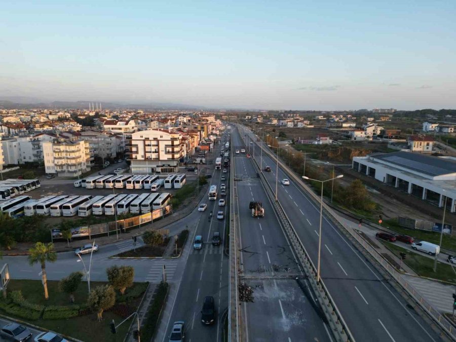 Manavgat’ta Otogar Köprülü Kavşağı 15 Günlük Bakım Alındı