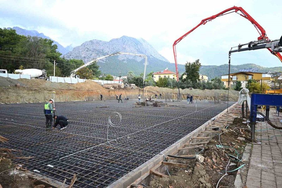 Kemer, Göynük Kapalı Pazar Yerine İlk Betonlar Döküldü