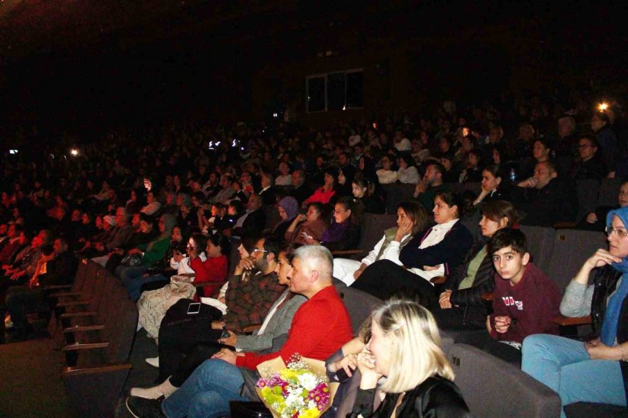 Gazipaşa Kültür Merkezi’nde Türk Halk Müziği Korusu’ndan İlk Konser