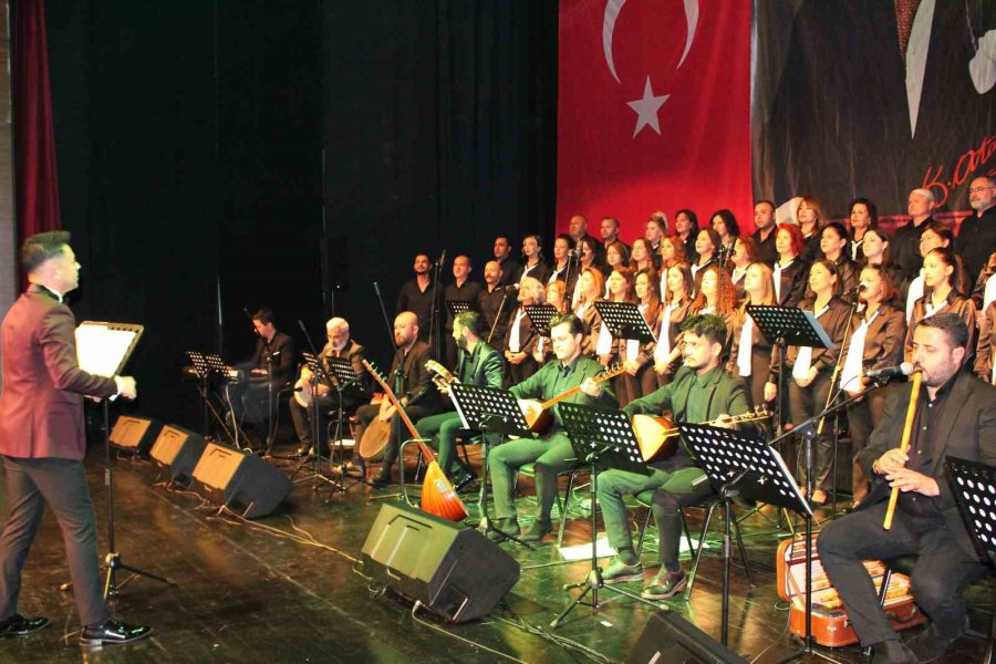 Gazipaşa Kültür Merkezi’nde Türk Halk Müziği Korusu’ndan İlk Konser