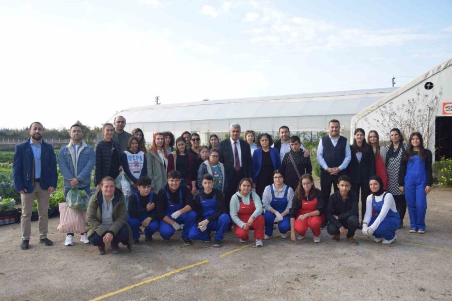 Özel Öğrenciler, Tarım Lisesi Öğrencilerinin Ürettikleri Mantarları Ve Sebzeleri Birlikte Topladı