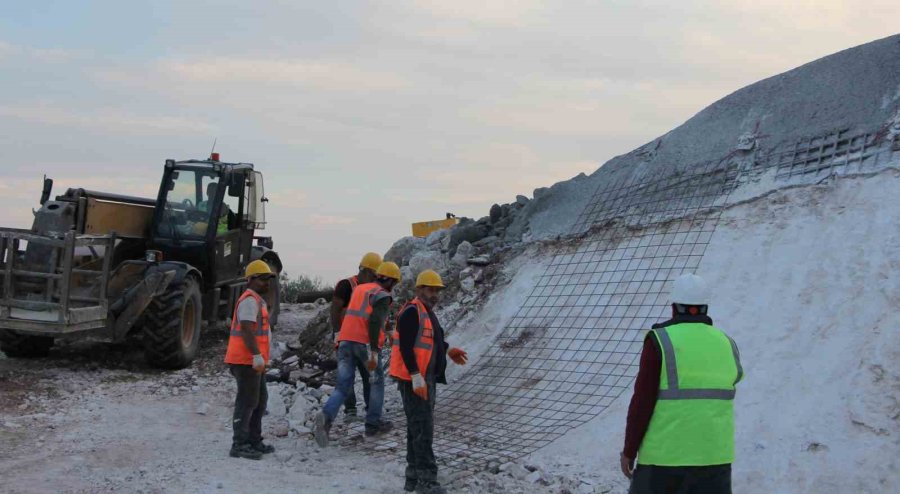 Çeşmeli-erdemli-silifke-taşucu Otoyolu Projesi’nde Çalışmalar Yeniden Başladı