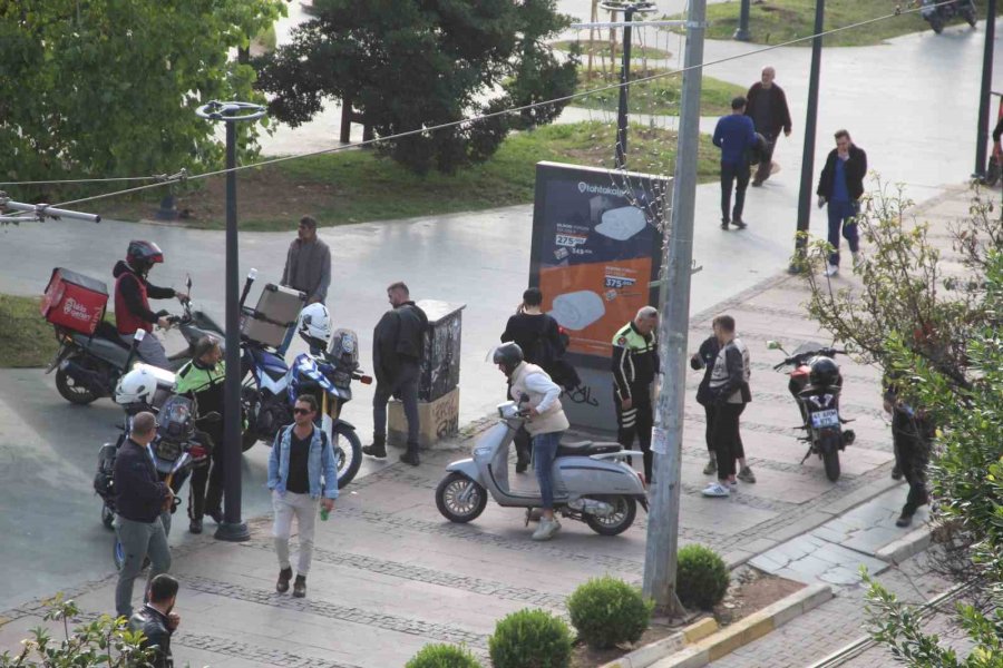 Kaldırım Ve Tramvay Yolunu Kullanan Sürücülere Ceza Yağdı