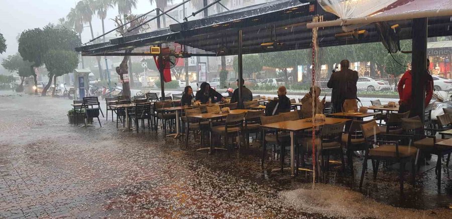 Alanya 15 Dakikada Beyaza Büründü