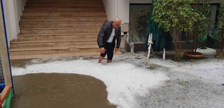 Alanya’da Rögarlar Taştı, Çarşı Merkezini Su Bastı