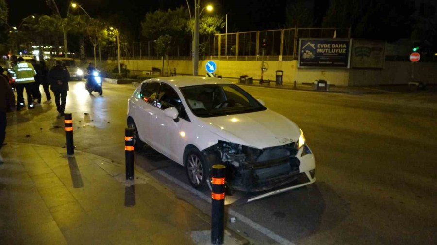 Yayalar Kamyonetin Altında Kalmaktan Saniyelerle Kurtuldu