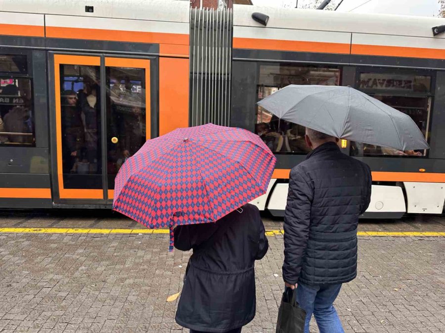 Eskişehir’de Yağmur Yağışı Etkili Oldu