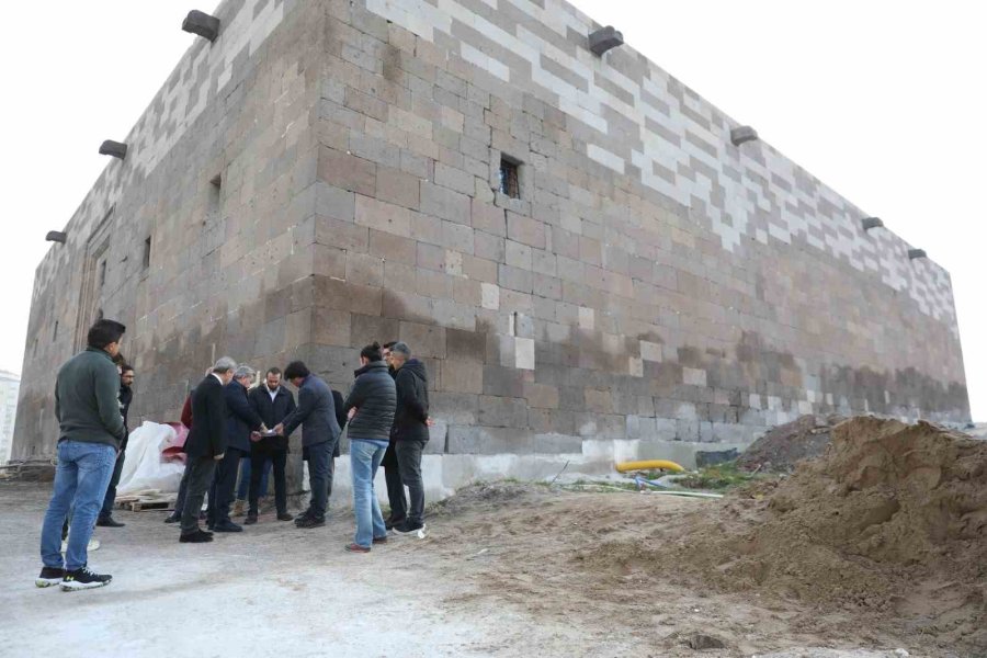 Köşk Medrese Hizmete Girmek İçin Gün Sayıyor