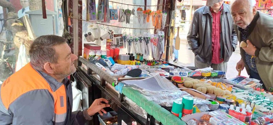 Engelli Aktaş Çocukluğundan Bu Yana Çalışıp Ekmeğini Taştan Çıkarıyor