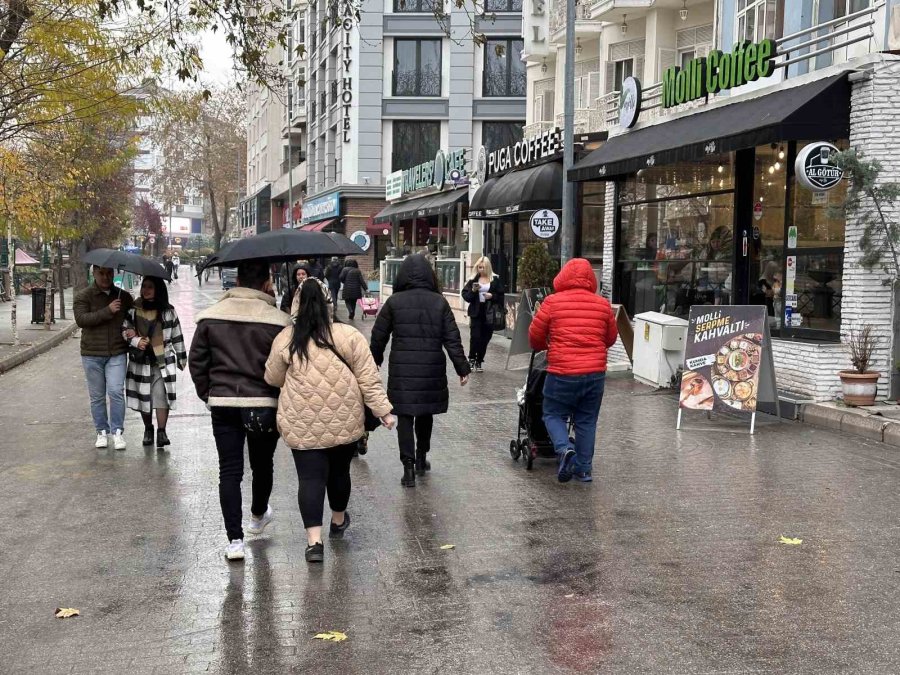 Eskişehir’de Yağmur Yağışı Etkili Oldu