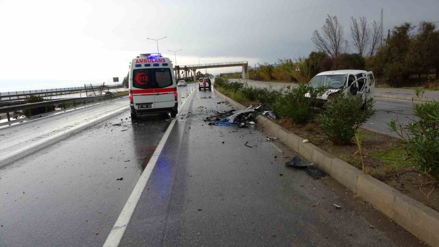 Manavgat-alanya Karayolunda Feci Kaza Ucuz Atlatıldı: 3 Yaralı