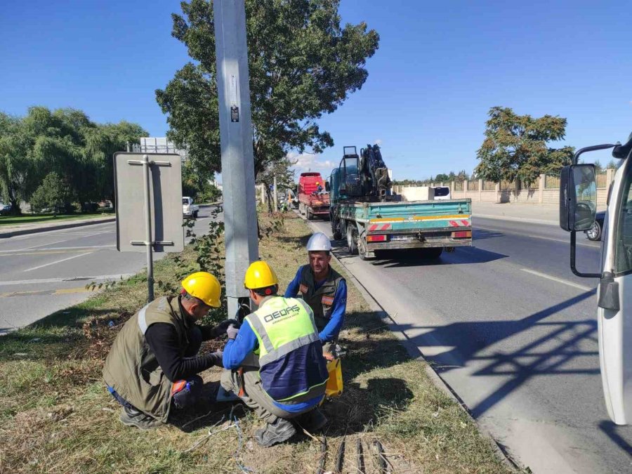 19 Bin 209 Kilometre Alçak Gerilim Ve Orta Gerilim Hattının Bakımını Yapıldı