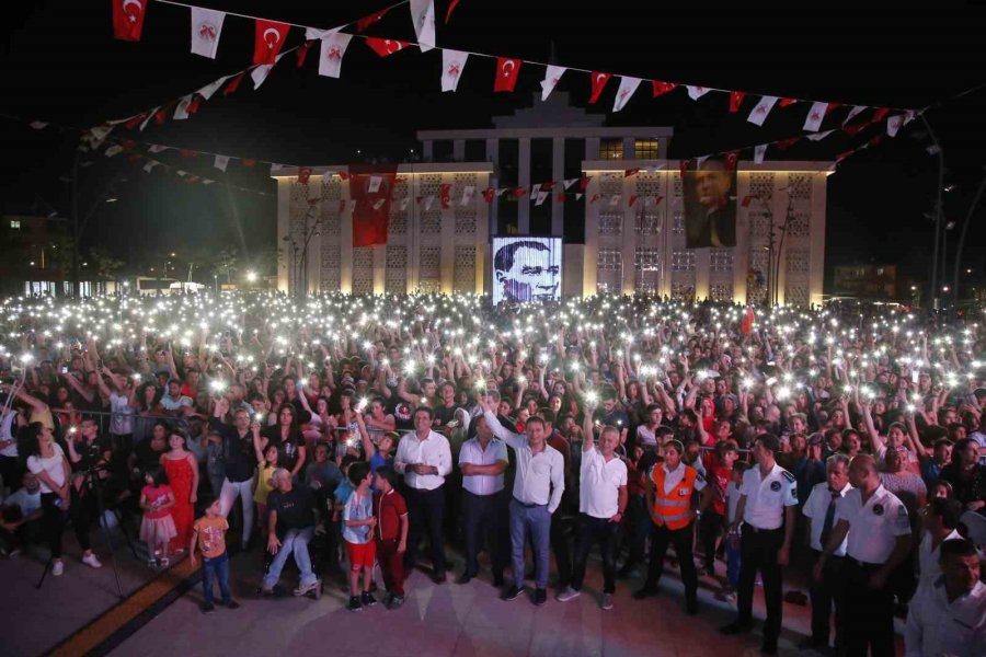 Döşemealtı Kent Meydanı’nın İsmi Cumhuriyet Meydanı Olarak Değişti