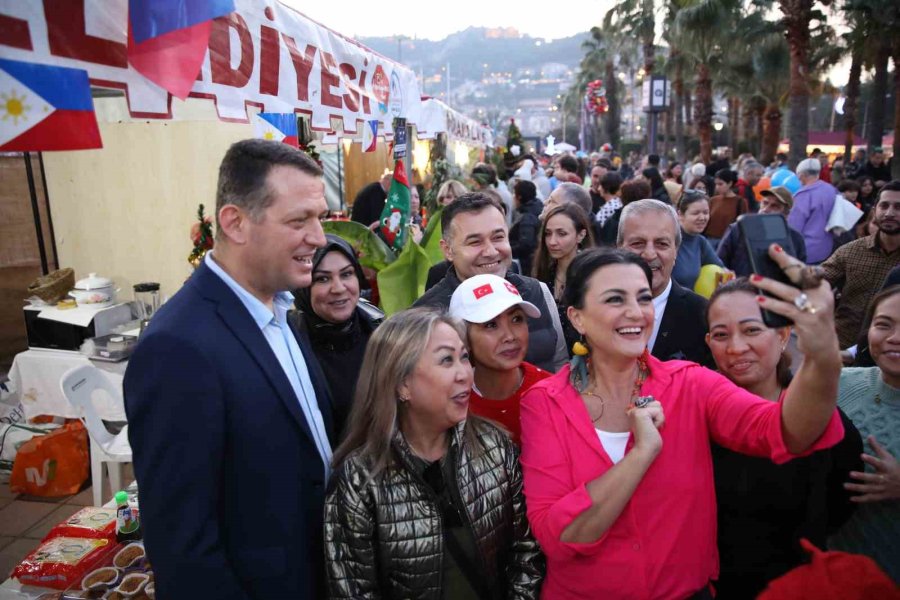 13. Alanya Uluslararası Yeni Yıl Pazarı Kapılarını Açıyor