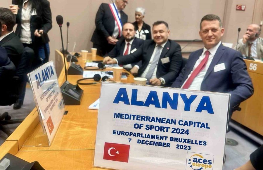 Kaymakam Ürkmezer Ve Başkan Yücel, 2024 Akdeniz Spor Başkenti Ödülü’nü Teslim Aldılar