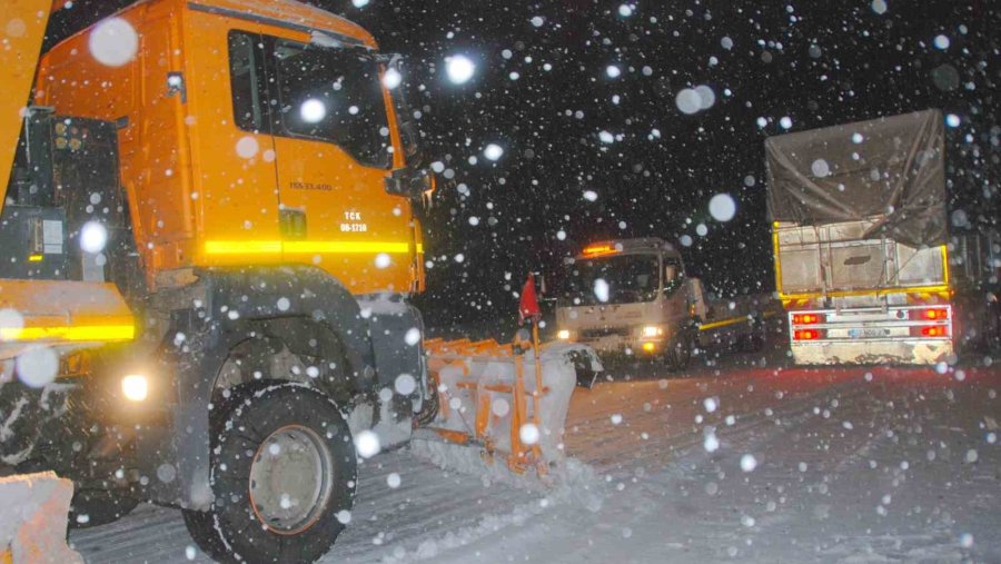 Antalya-konya Karayolunda Kar Sebebiyle Ağır Tonajlı Araçların Geçişine İzin Verilmiyor