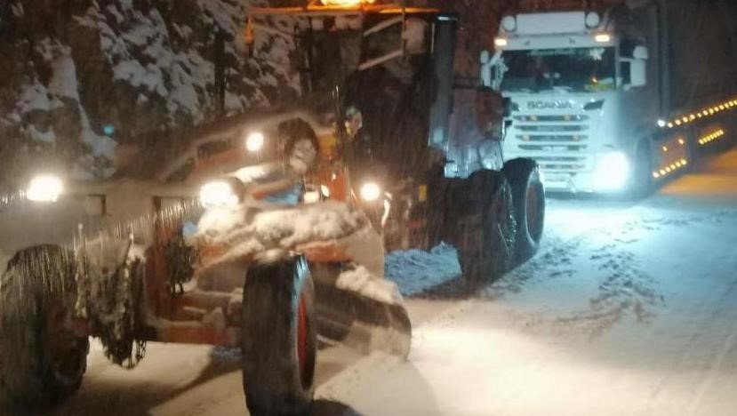 Antalya-konya Karayolunda Kar Sebebiyle Ağır Tonajlı Araçların Geçişine İzin Verilmiyor