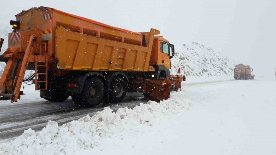 Antalya-konya Karayolu Tırların Geçişine Açıldı