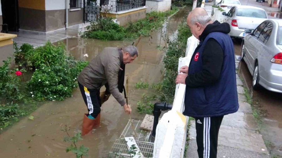 Mersin’de Sağanak Yağış Sabaha Kadar Etkili Oldu