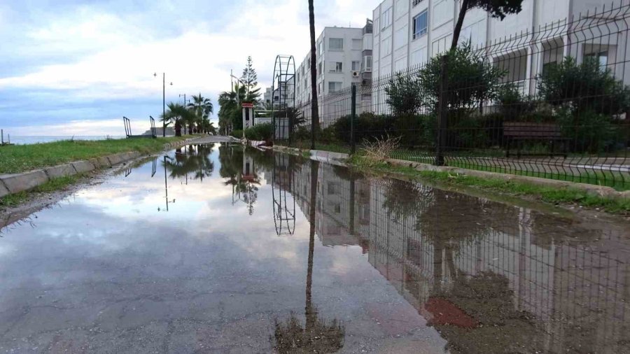 Mersin’de Sağanak Yağış Sabaha Kadar Etkili Oldu