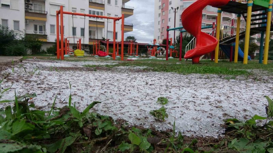 Mersin’de Sağanak Yağış Sabaha Kadar Etkili Oldu