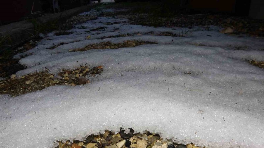 Mersin’de Sağanak Yağış Sabaha Kadar Etkili Oldu