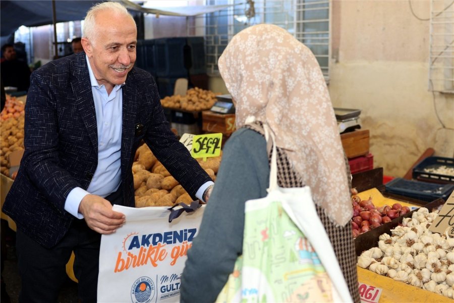 Başkan Gültak, Kiremithane Mahallesi Semt Pazarını Gezdi