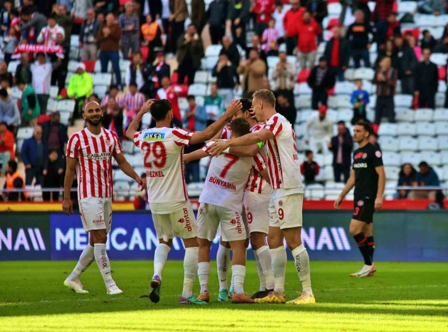 Trendyol Süper Lig: Antalyaspor: 2 - Fatih Karagümrük: 1 (ilk Yarı)