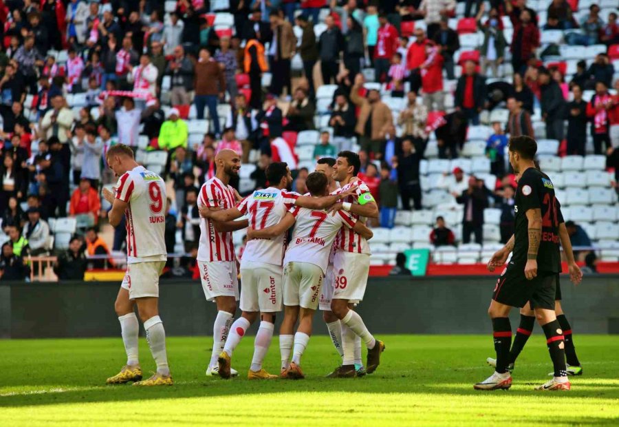 Trendyol Süper Lig: Antalyaspor: 2 - Fatih Karagümrük: 1 (ilk Yarı)