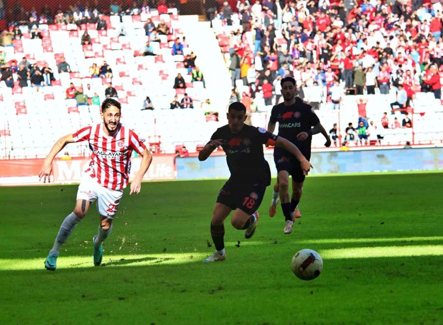 Trendyol Süper Lig: Antalyaspor: 2 - Fatih Karagümrük: 1 (ilk Yarı)