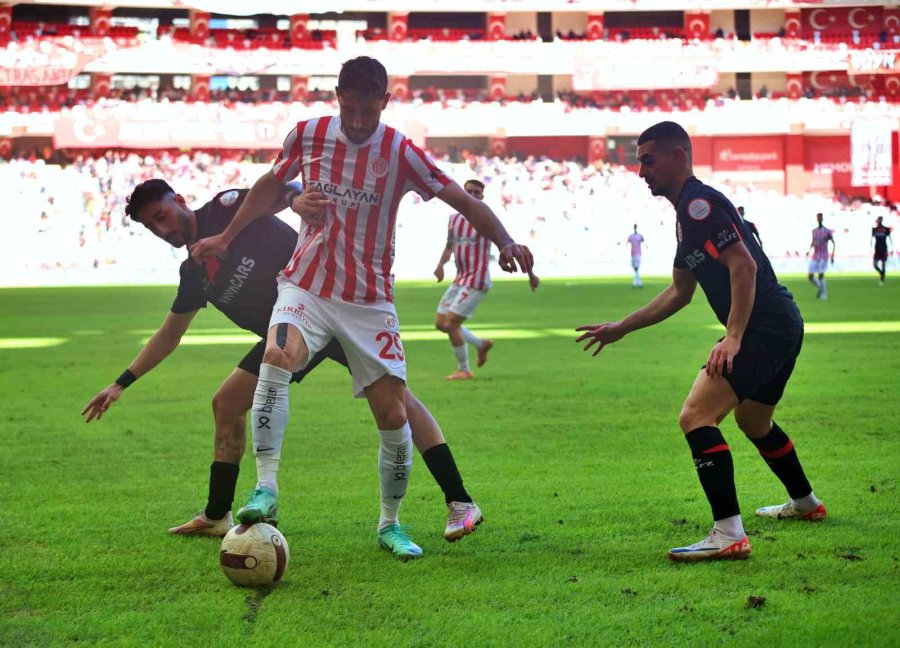 Trendyol Süper Lig: Antalyaspor: 2 - Fatih Karagümrük: 1 (ilk Yarı)