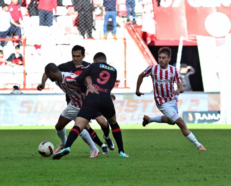 Trendyol Süper Lig: Antalyaspor: 2 - Fatih Karagümrük: 1 (ilk Yarı)