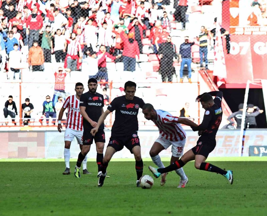 Trendyol Süper Lig: Antalyaspor: 2 - Fatih Karagümrük: 1 (ilk Yarı)