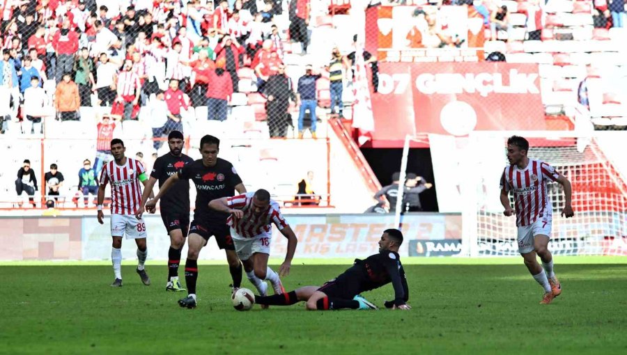 Trendyol Süper Lig: Antalyaspor: 2 - Fatih Karagümrük: 1 (ilk Yarı)