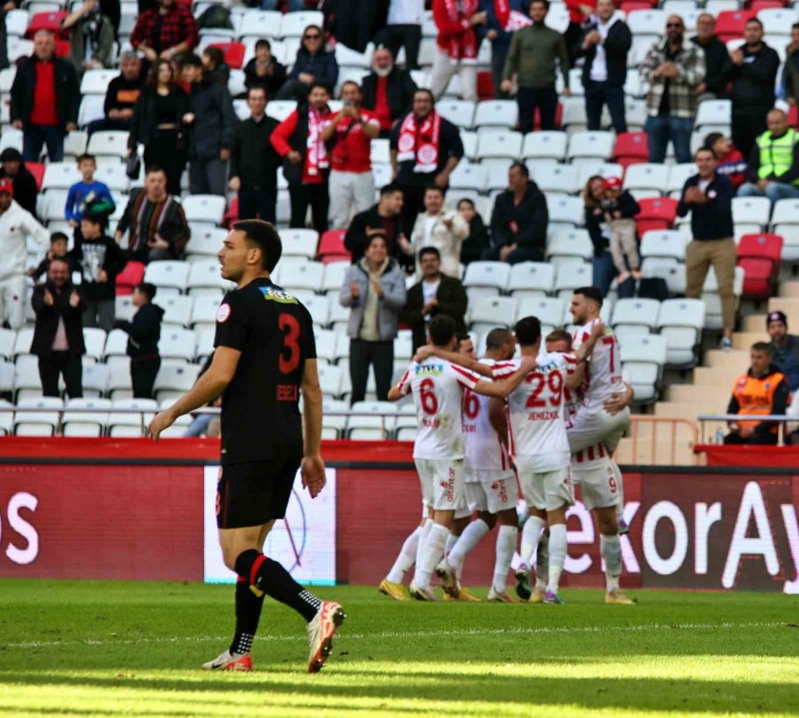 Trendyol Süper Lig: Antalyaspor: 2 - Fatih Karagümrük: 1 (ilk Yarı)