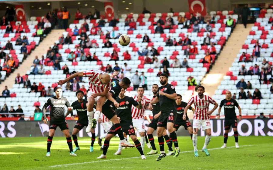 Trendyol Süper Lig: Antalyaspor: 2 - Fatih Karagümrük: 1 (ilk Yarı)