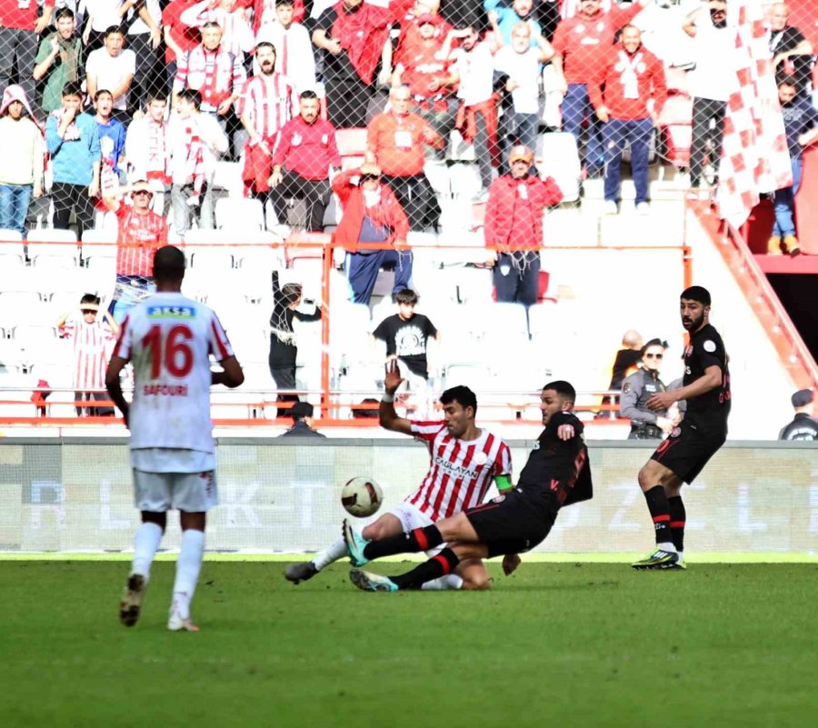 Trendyol Süper Lig: Antalyaspor: 2 - Fatih Karagümrük: 1 (ilk Yarı)