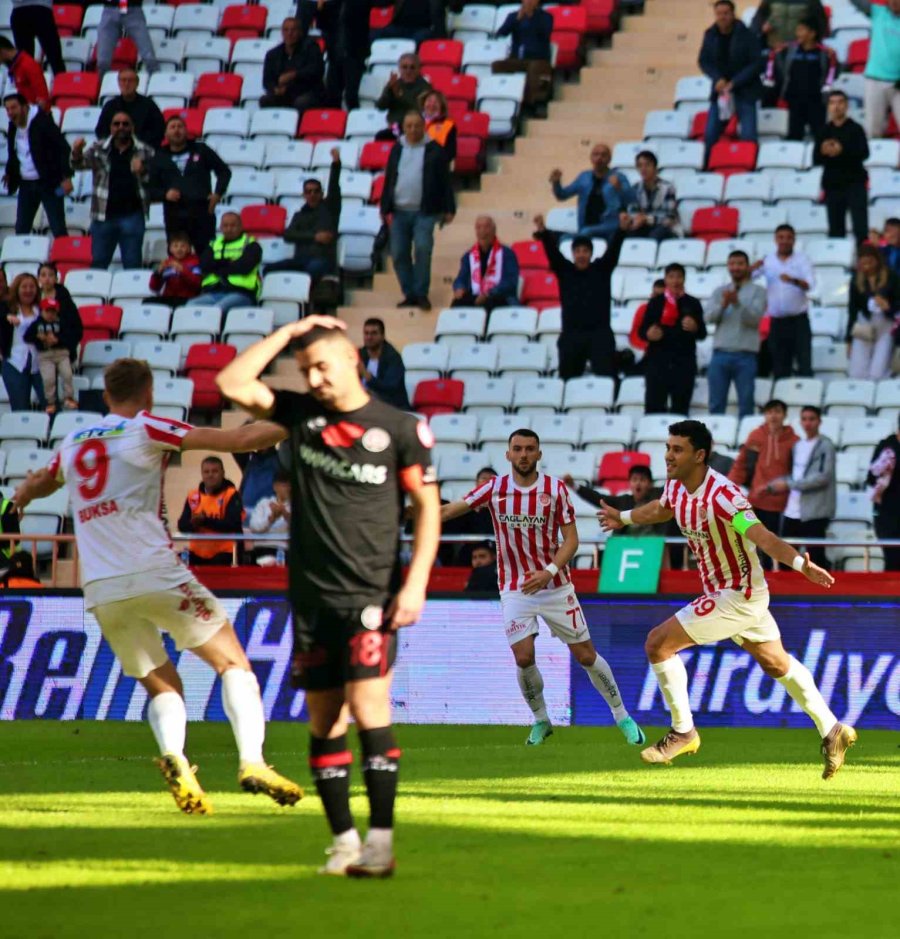 Trendyol Süper Lig: Antalyaspor: 2 - Fatih Karagümrük: 1 (ilk Yarı)