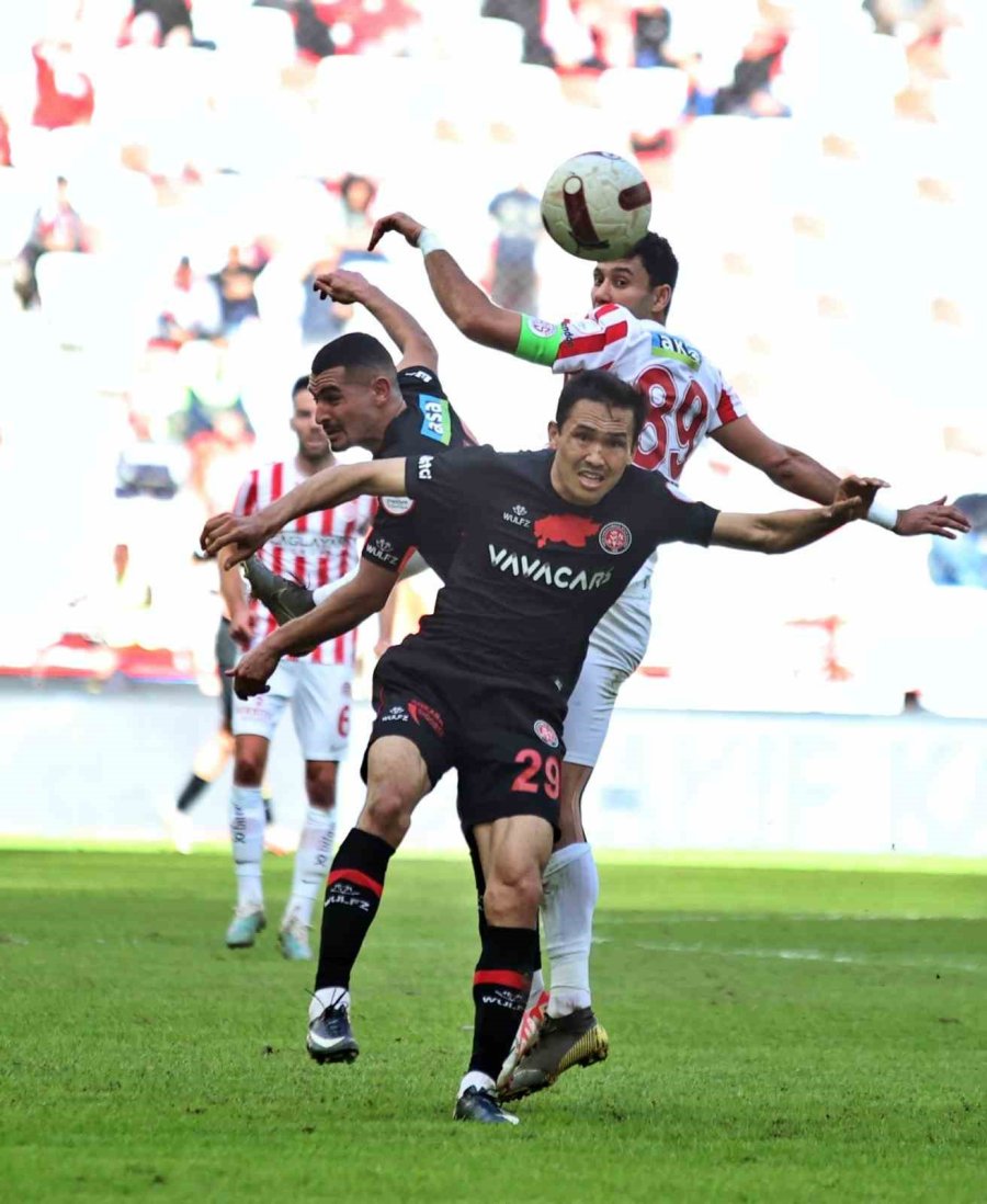 Trendyol Süper Lig: Antalyaspor: 2 - Fatih Karagümrük: 1 (ilk Yarı)