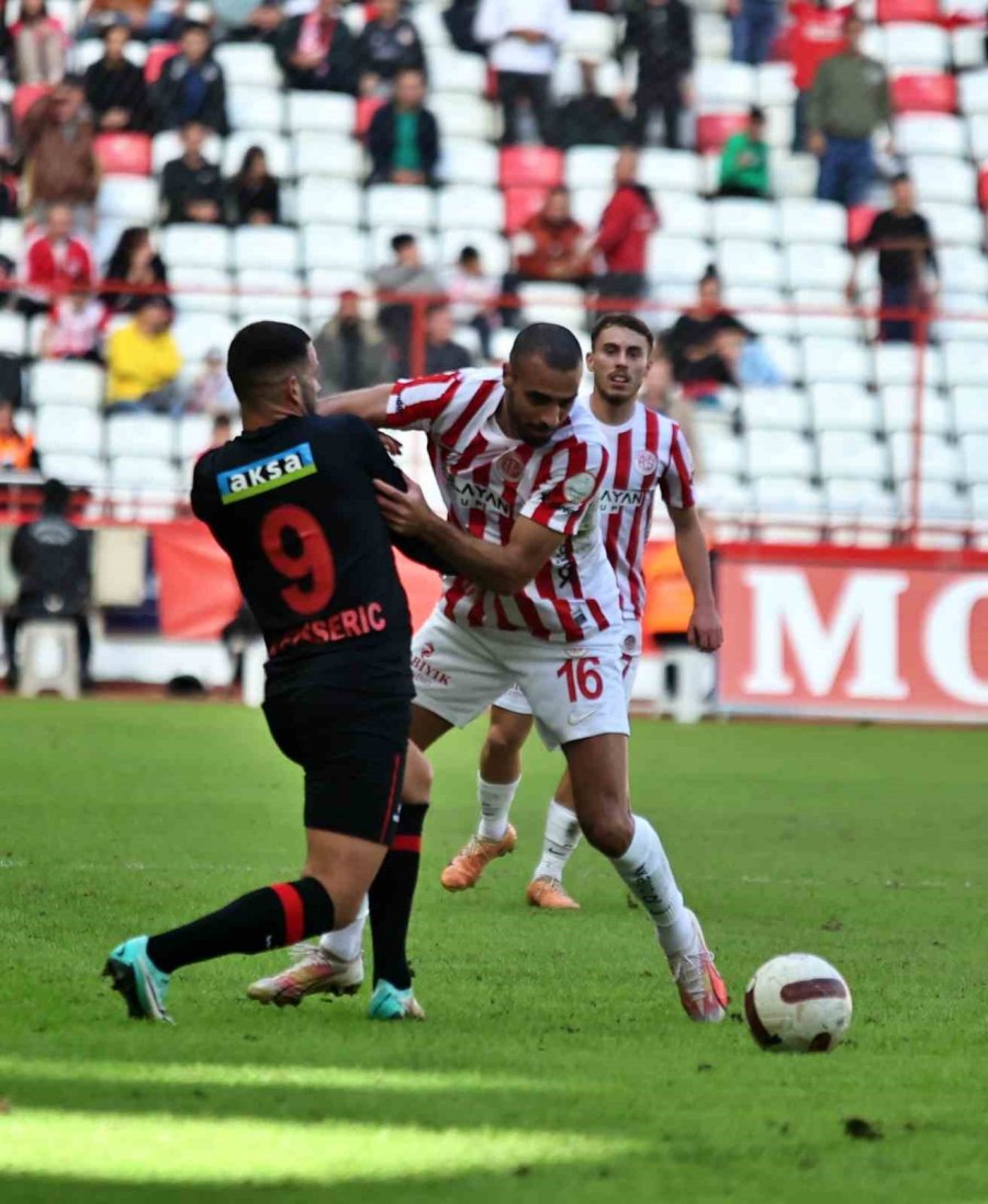 Trendyol Süper Lig: Antalyaspor: 2 - Fatih Karagümrük: 1 (ilk Yarı)