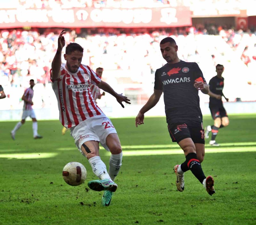 Trendyol Süper Lig: Antalyaspor: 2 - Fatih Karagümrük: 1 (ilk Yarı)