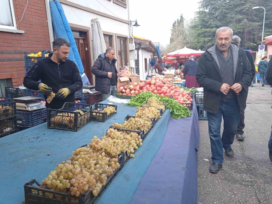 Eskişehir’de Üzüm Pazar Tezgâhlarına Veda Ediyor