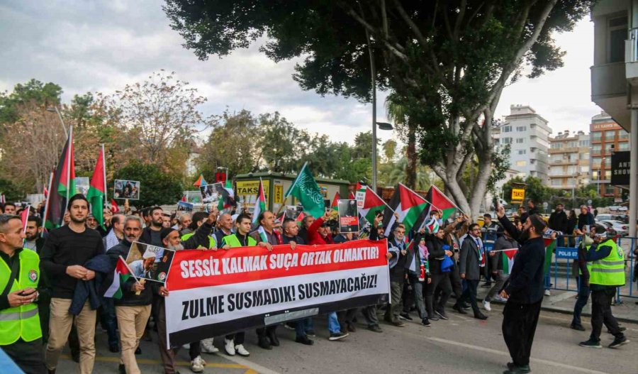 Antalya’da Binlerce Kişi Filistin’e Destek İçin Yürüdü