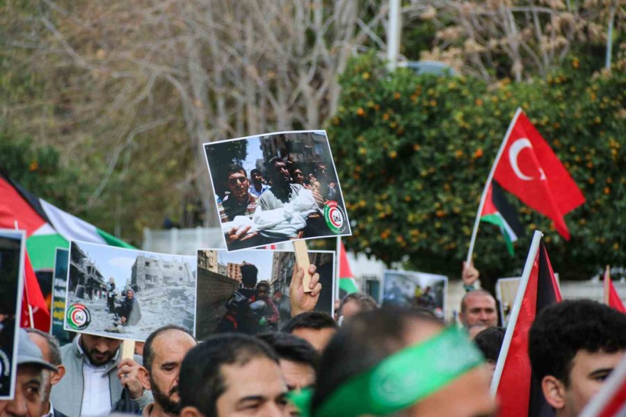 Antalya’da Binlerce Kişi Filistin’e Destek İçin Yürüdü