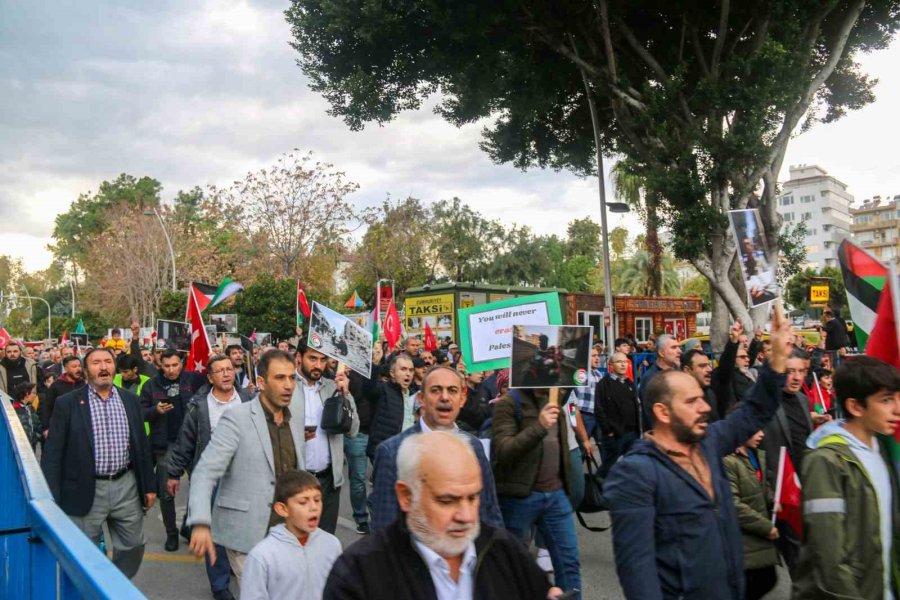 Antalya’da Binlerce Kişi Filistin’e Destek İçin Yürüdü