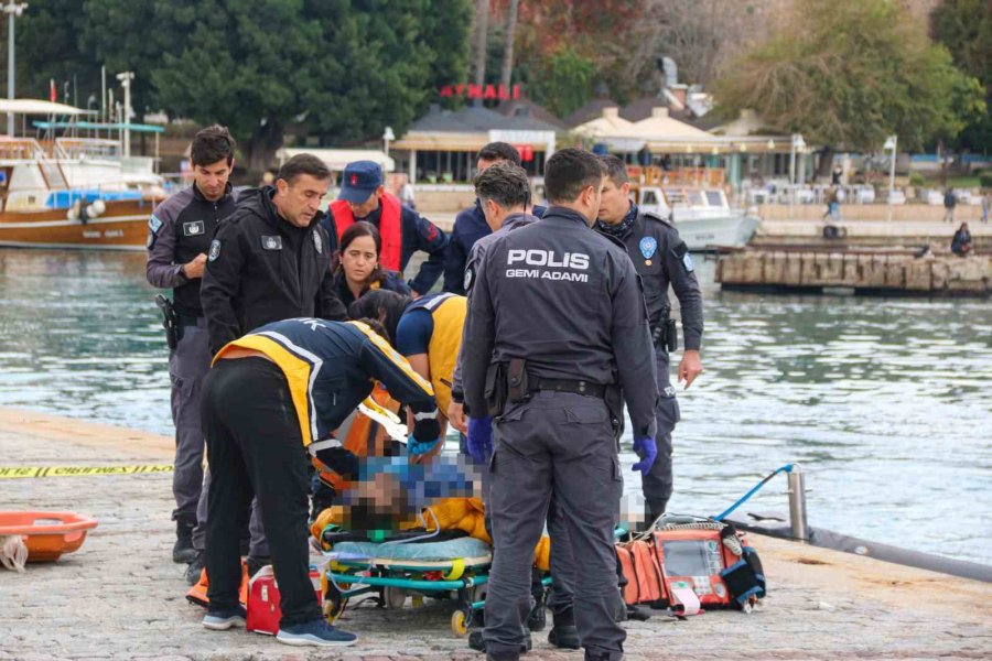 Deniz Üzerinde Hareketsiz Bulunan Şahsı Hayatta Tutmak İçin Kalp Masajı Sırasına Girdiler