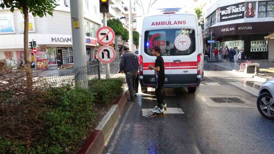 Ticari Taksi İle Elektrikli Bisikletin Çarpıştığı Kaza Kamerada