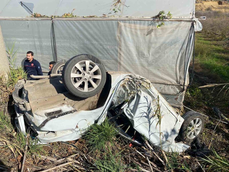 Beton Direğe Çarpan Otomobilin 17 Yaşındaki Sürücüsü Hayatını Kaybetti